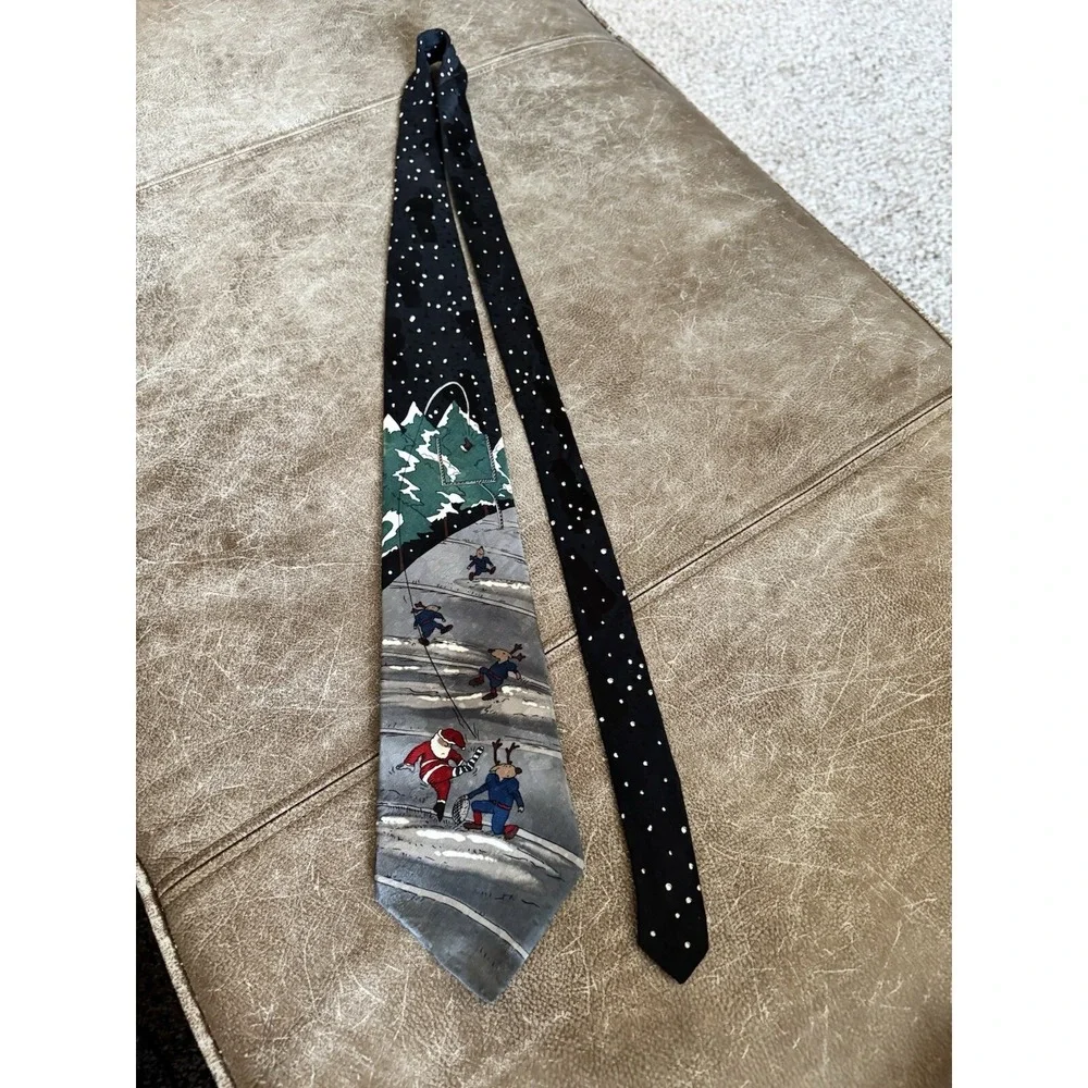 VTG Hallmark Mens Christmas Neck Tie Silk Yule‎ Tie Greetings Santa Reindeer